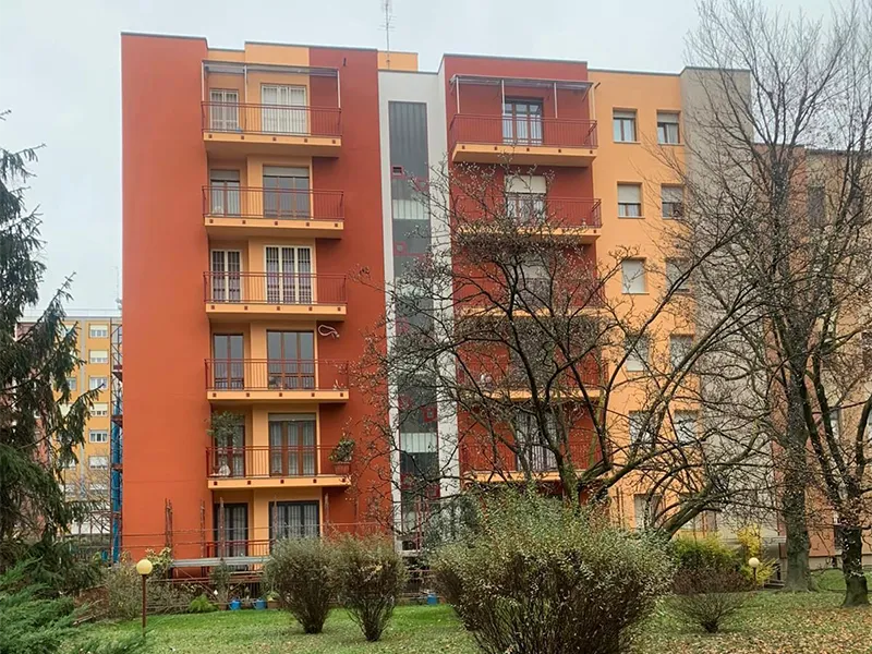 complesso-residenziale-con-nuova-facciata